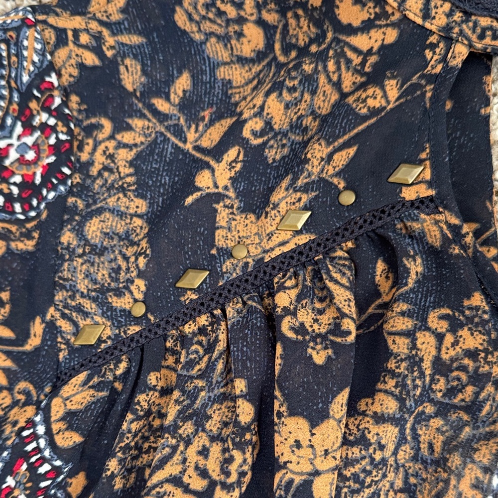 Knox Rose Navy and Beige Patterned Blouse - Picture 4 of 16